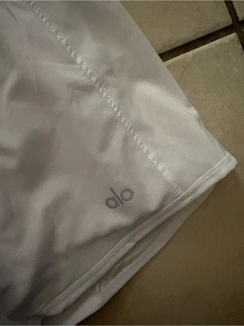 ALO Yoga White Athletic Skort with Black Elastic Waistband - Picture 2 of 3